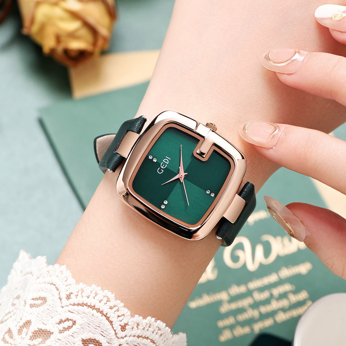 Women's Fashionable Temperament Belt Quartz Watch - MAXXLIFE ONLINE STORE